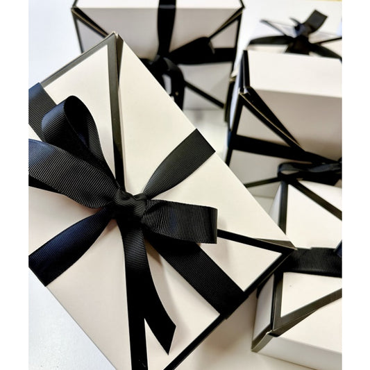Mini prosecco and chocolate gift envelope box
